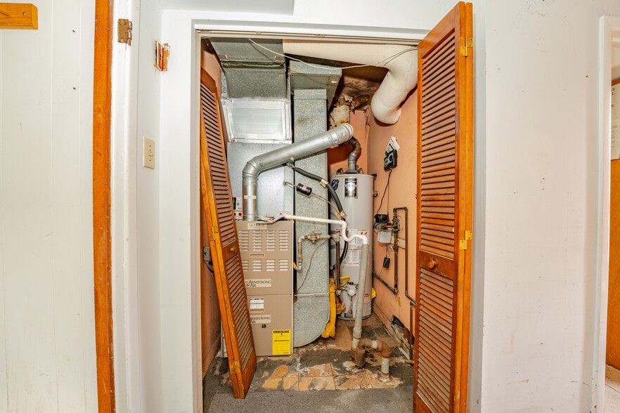More Photos Of 98 New Rd, Somers Point Showroom For Sale