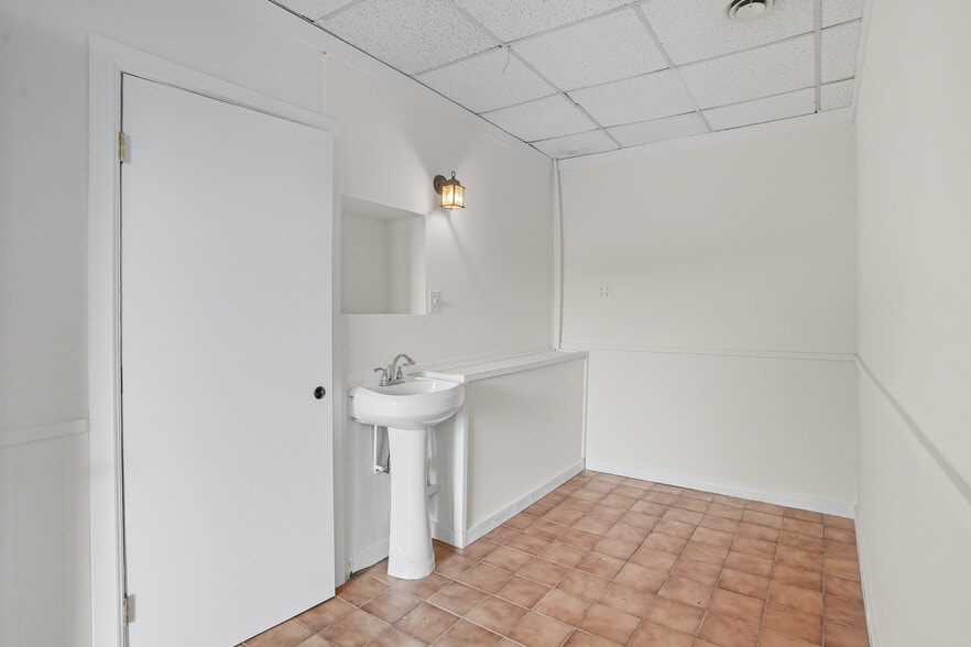 More Photos Of 5840 W 63Rd St, Chicago Freestanding For Sale