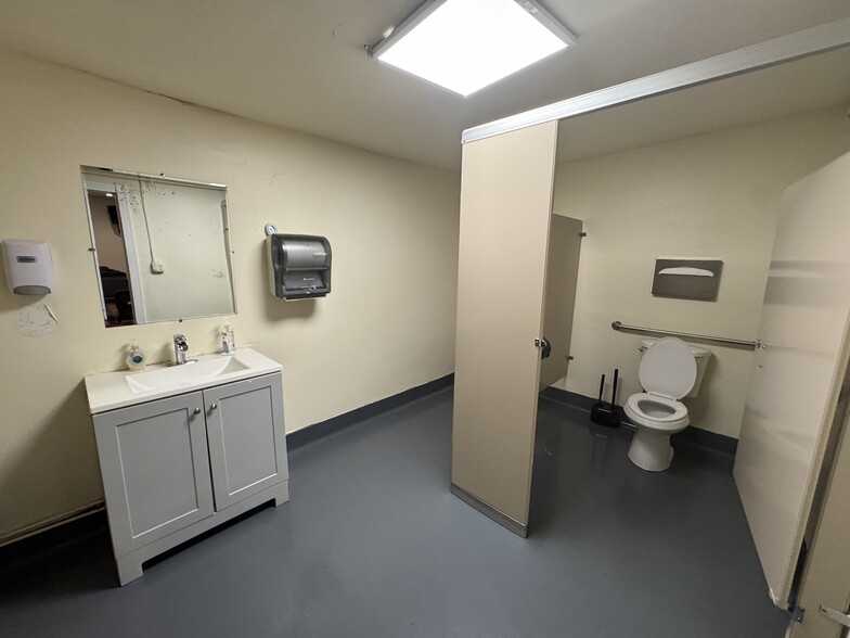 More Photos Of 2618 San Pablo Ave, Berkeley Freestanding For Lease