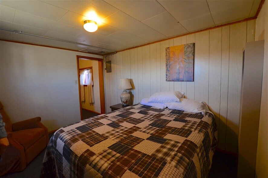 More Photos Of 108 Bailey St, Lima Restaurant For Sale