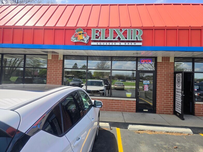 More Photos Of 17100-17114 S Park Ave, South Holland Storefront Retail Office For Lease