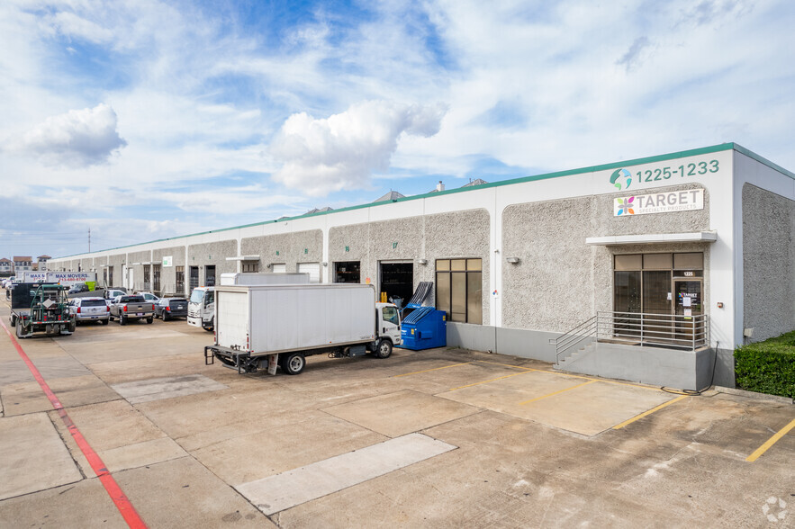 Primary Photo Of 1231 N Post Oak Rd, Houston Warehouse For Lease