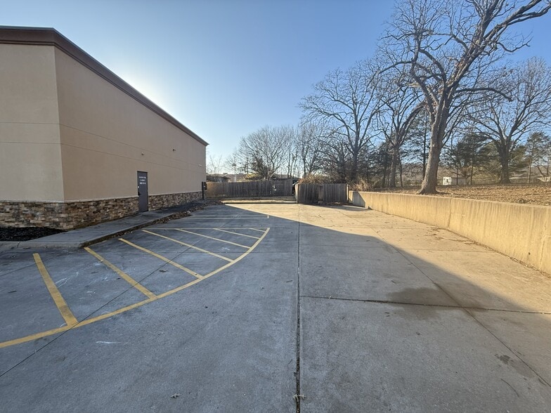 More Photos Of 2868 W Martin Luther King Blvd, Fayetteville Medical For Sale