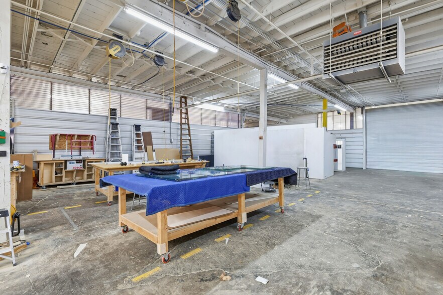 More Photos Of 2700 Atlanta St, Dallas Warehouse For Lease