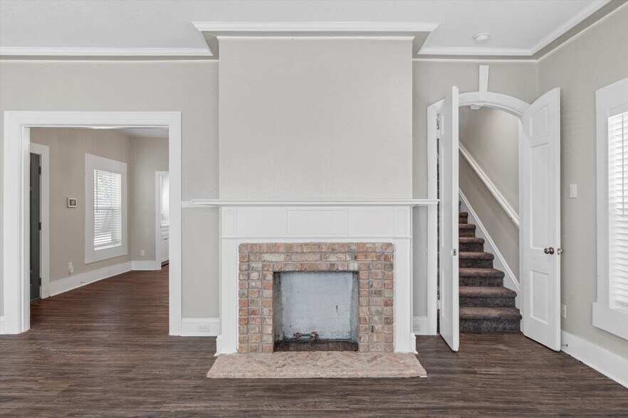 More Photos Of 1314 N 15th St, Waco General Retail For Sale