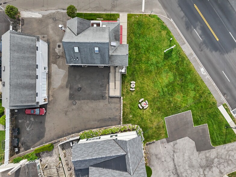 More Photos Of 364 W Putnam Ave, Greenwich Office For Lease