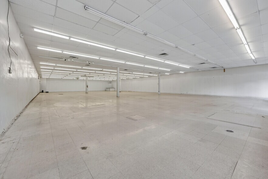 More Photos Of 1006 E Colby St, Whitehall Storefront Retail Office For Sale