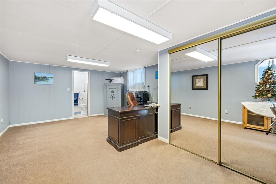 More Photos Of 89 Route 169, Woodstock Airport For Sale