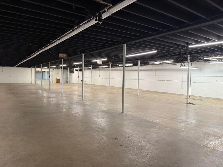 More Photos Of 630 Trindale Rd, Trinity Warehouse For Lease