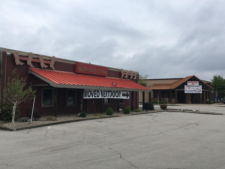 More Photos Of 3297 Fern Valley Rd, Louisville Freestanding For Lease