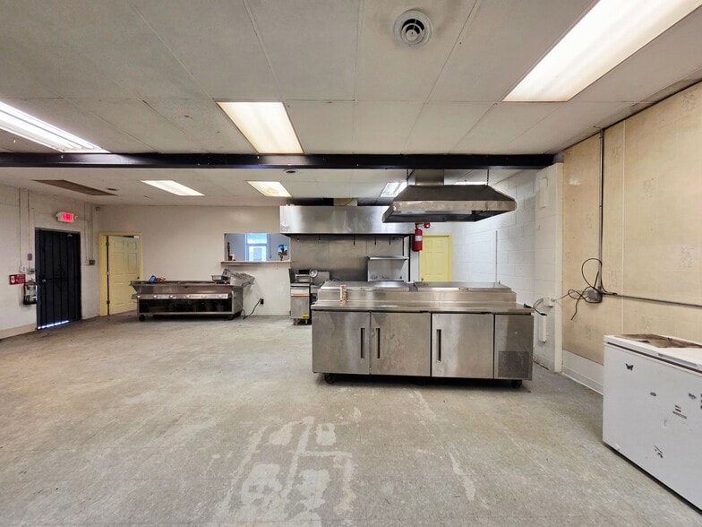 More Photos Of 2227-2229 W 21st St, Lorain Restaurant For Sale