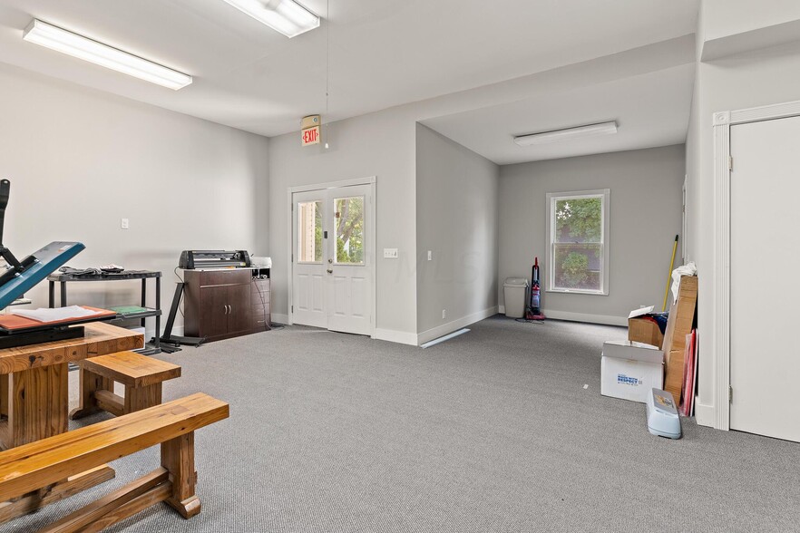 More Photos Of 1550 Lewis Center Rd, Lewis Center Freestanding For Sale