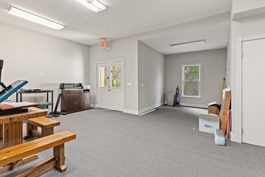 More Photos Of 1550 Lewis Center Rd, Lewis Center Freestanding For Sale