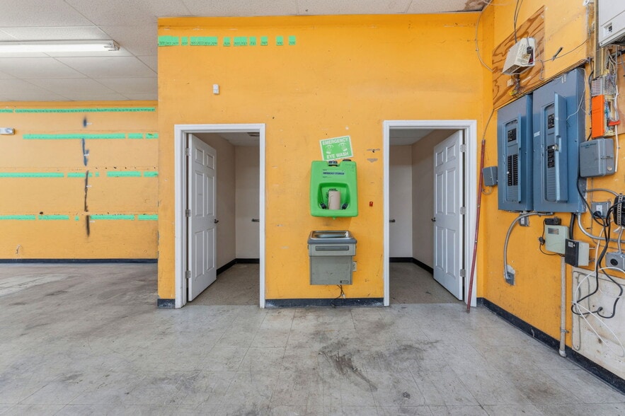 More Photos Of 4801 66th St N, Kenneth City General Retail For Sale