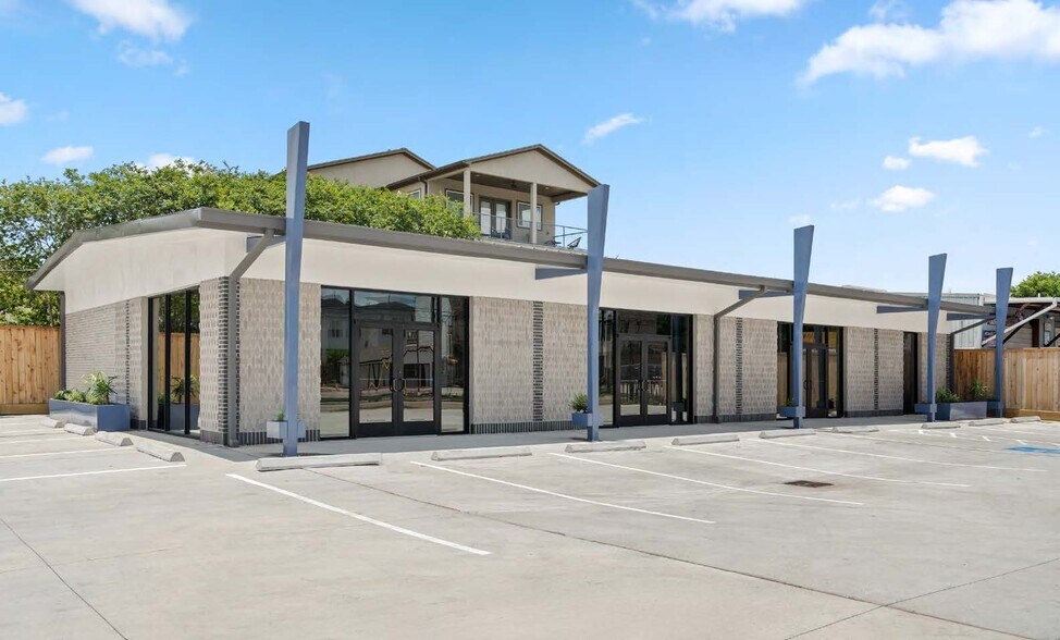 More Photos Of 1303 N Durham Dr, Houston Freestanding For Lease