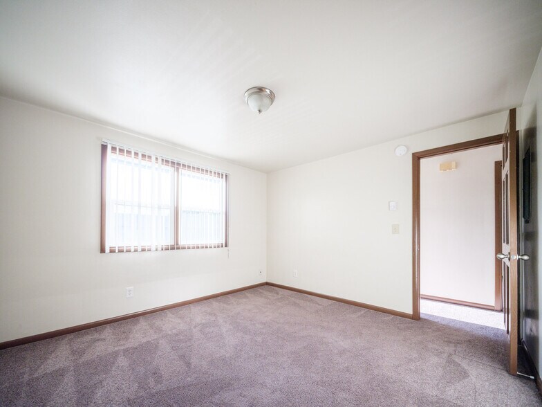More Photos Of 302 Monmouth Ave S, Monmouth Apartments For Sale