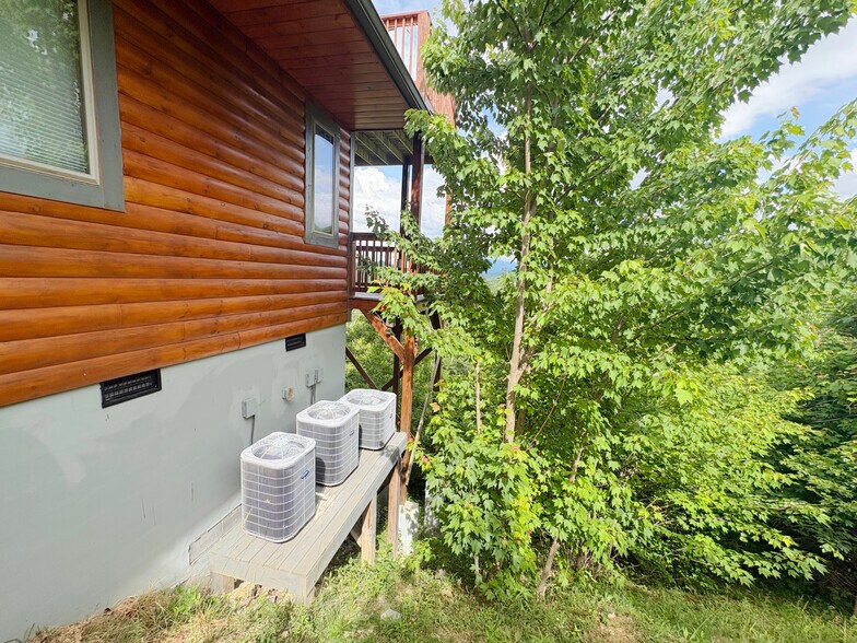 More Photos Of 433 Red Hawk Way, Gatlinburg Specialty For Sale