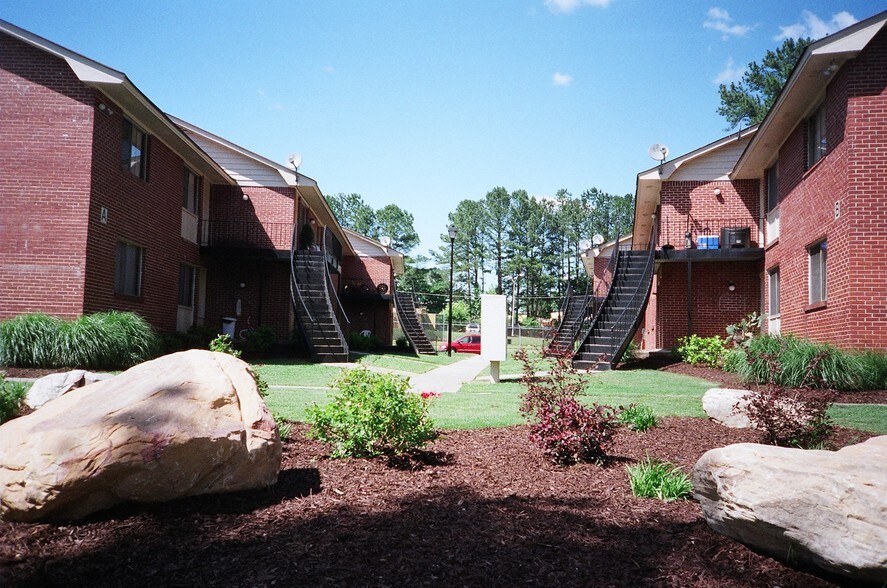 More Photos Of 2400 Beverly Hills Dr, Atlanta Apartments For Sale