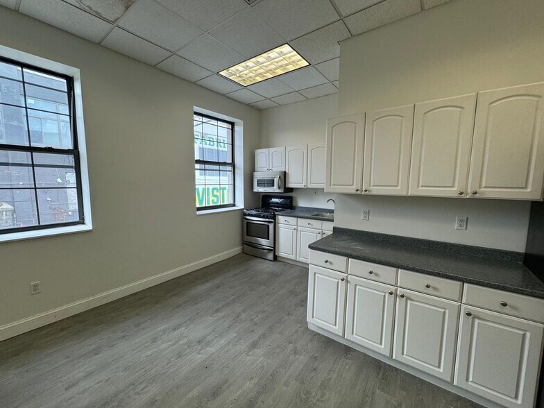 More Photos Of 3 Whale Sq, Brooklyn Warehouse For Lease