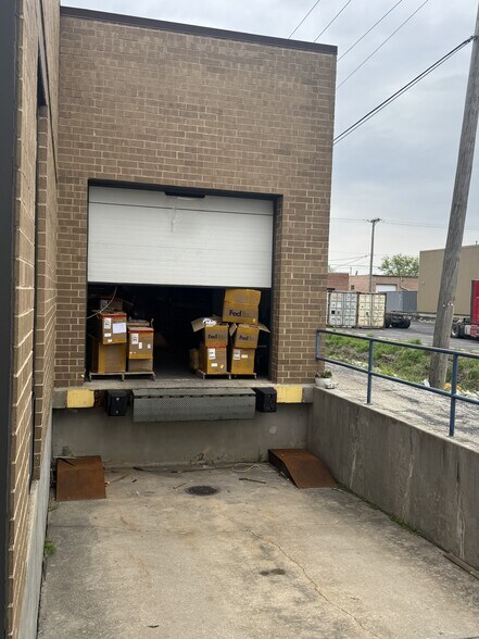 More Photos Of 1480 Howard St, Elk Grove Village Warehouse For Lease
