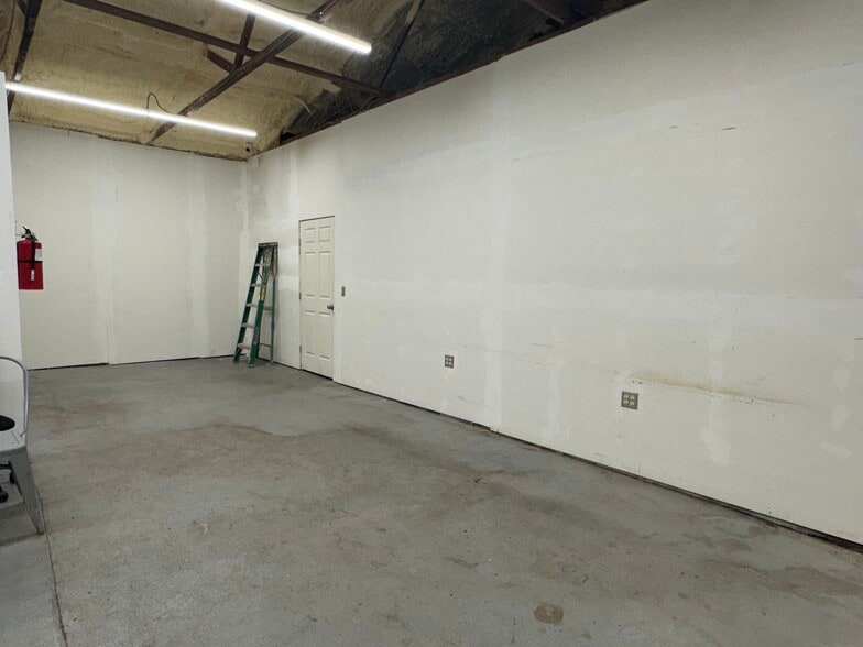 More Photos Of 903 S Sioux St, Okmulgee Light Manufacturing For Sale