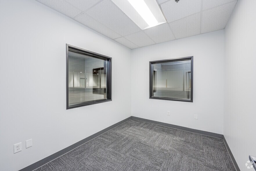 More Photos Of 8226 S 208th St, Kent Unknown For Lease
