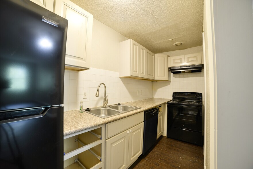 More Photos Of 826 S Travis St, Sherman Apartments For Sale