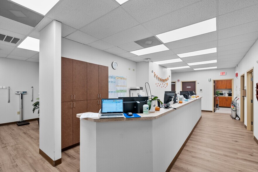 More Photos Of 10611 W Fairmont Pky, La Porte Medical For Lease