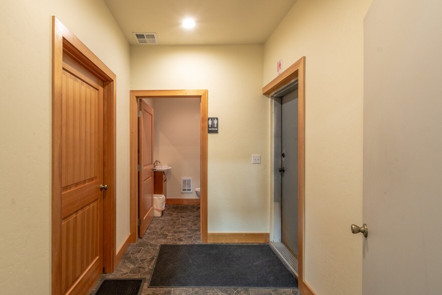 More Photos Of 1725 Culvers Dr, Sandpoint Industrial For Lease