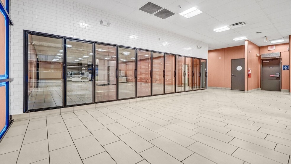 More Photos Of 6012 Edinger Ave, Huntington Beach Freestanding For Sale