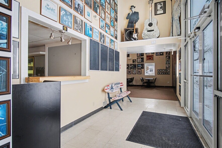 More Photos Of 328 Lake Road East Frk, Hamlin Restaurant For Sale