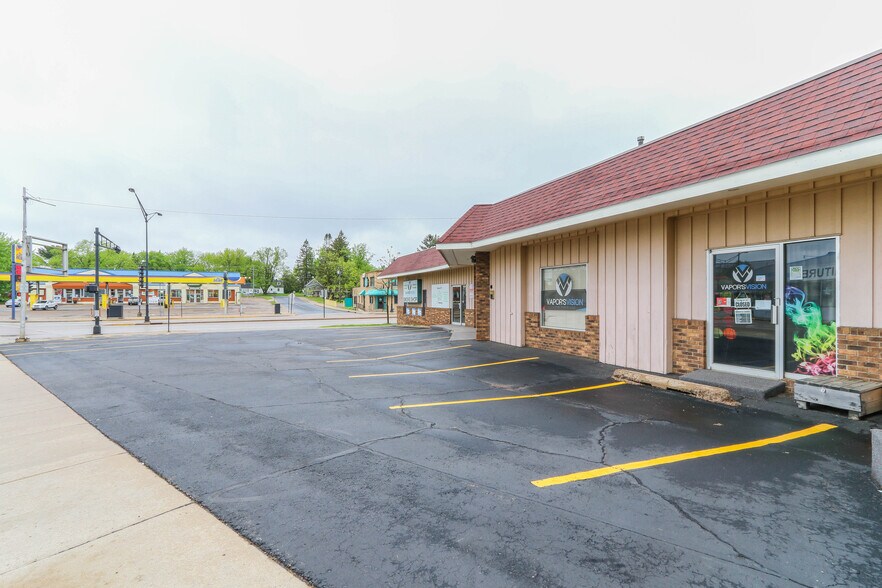 More Photos Of 1301-1305 S Central Ave, Marshfield Convenience Store For Sale