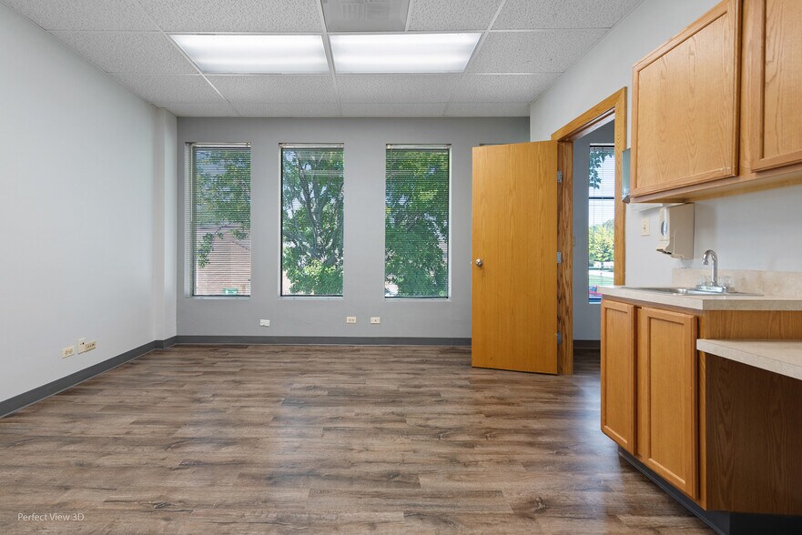 More Photos Of 507 W Kendall Dr, Yorkville Medical For Lease