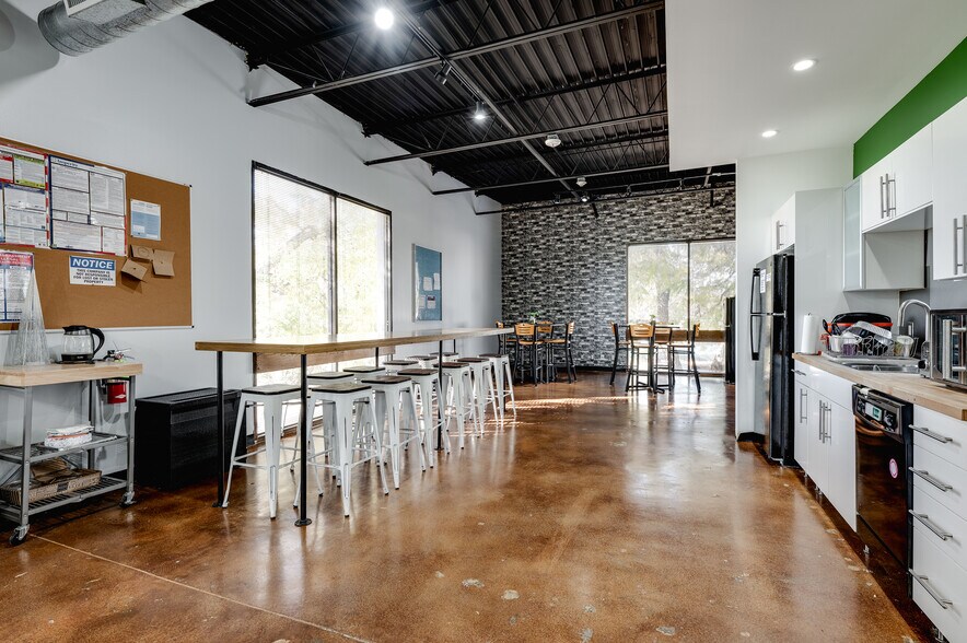 More Photos Of 14665 Midway Rd, Addison Office For Lease