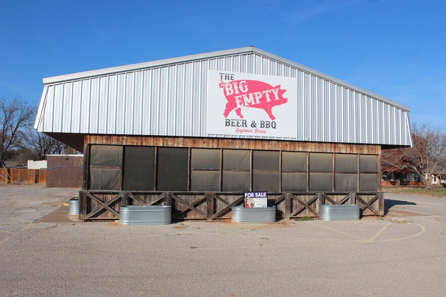 Primary Photo Of 700 W California St, Seymour General Retail For Sale