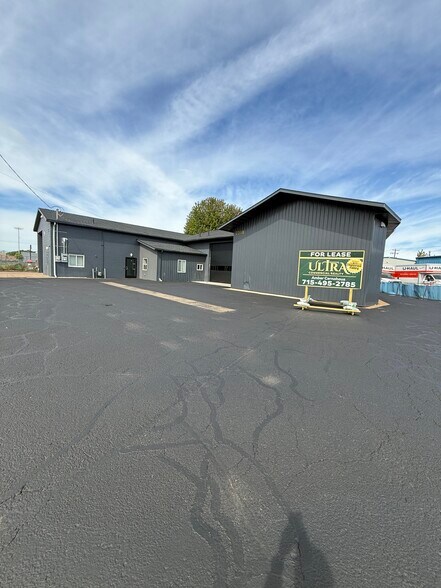 More Photos Of 2318 Ridge Rd, Eau Claire Warehouse For Lease