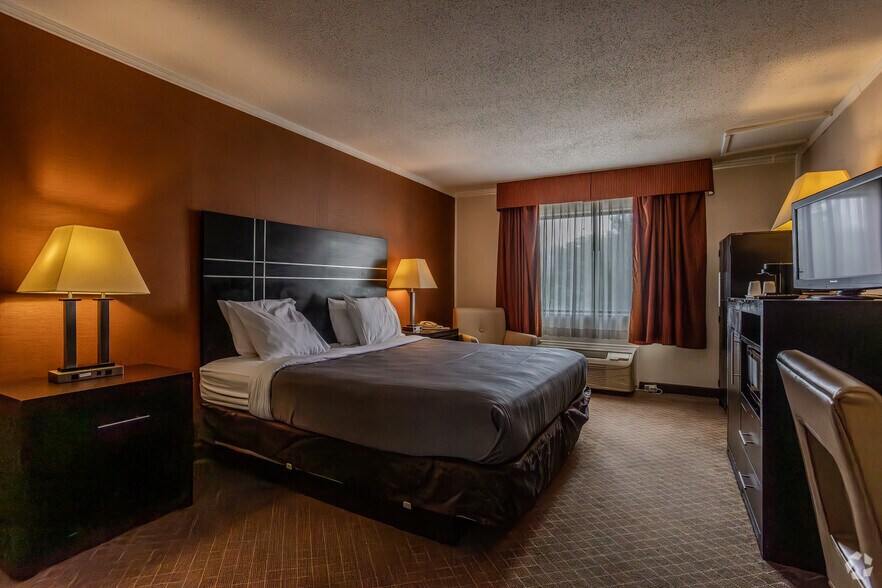 More Photos Of 1213 E Dublin Granville Rd, Columbus Hotel For Sale