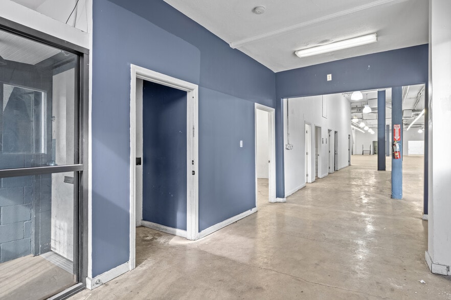 More Photos Of 1931 Bay St, Los Angeles Showroom For Lease