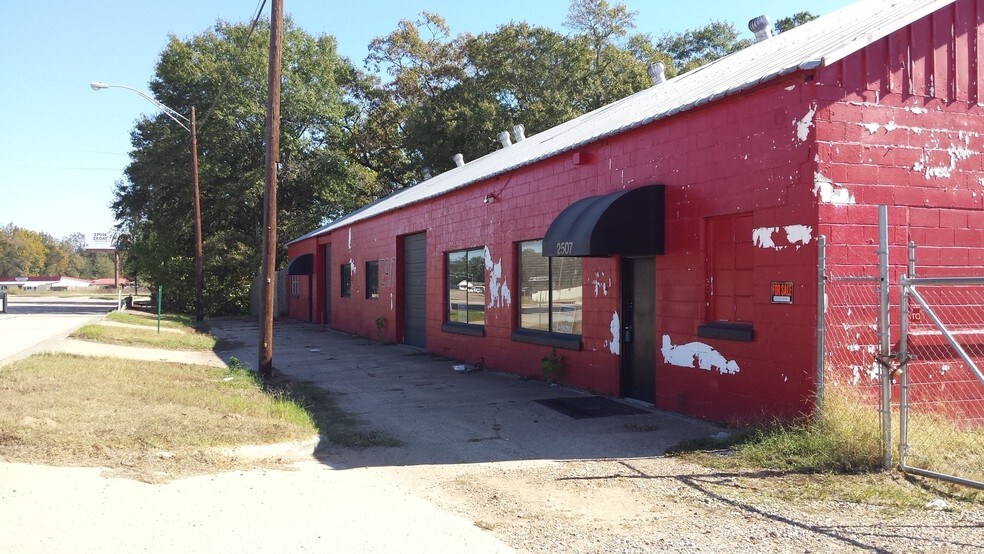 More Photos Of 2507 W 7th St, Texarkana Truck Terminal For Sale