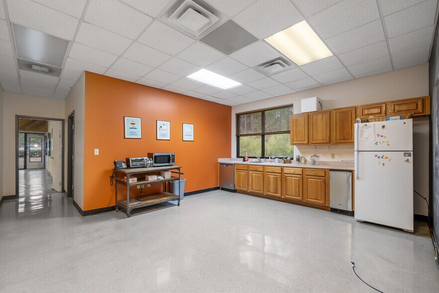 More Photos Of 1917 Commonwealth Ln, Tallahassee Medical For Lease