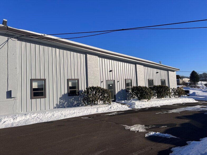 Primary Photo Of 2 Commerce Dr, North Branford Warehouse For Lease