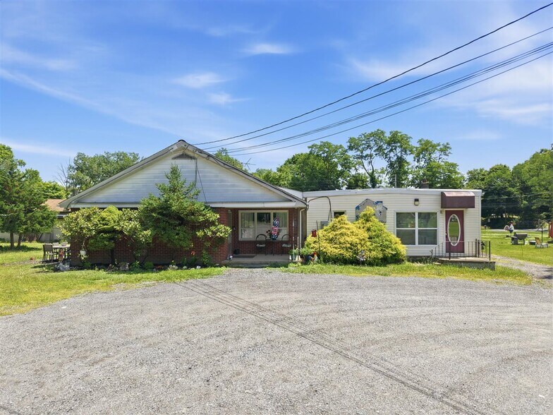 More Photos Of 90 N Franklin St, Pen Argyl Office Residential For Sale