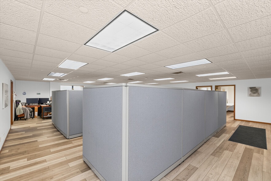 More Photos Of 1000 Sako Ct, Elkhart Warehouse For Lease