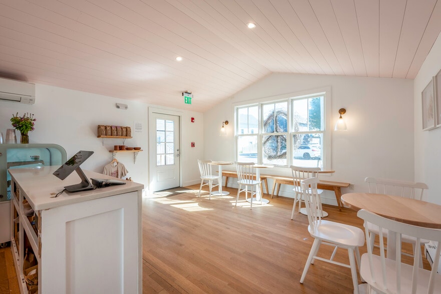 More Photos Of 162 Main St, Essex General Retail For Sale