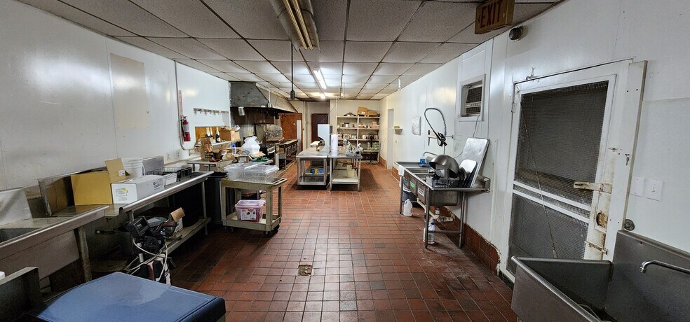 More Photos Of 701 N Martin Luther King Jr Hwy, Mexia Restaurant For Sale