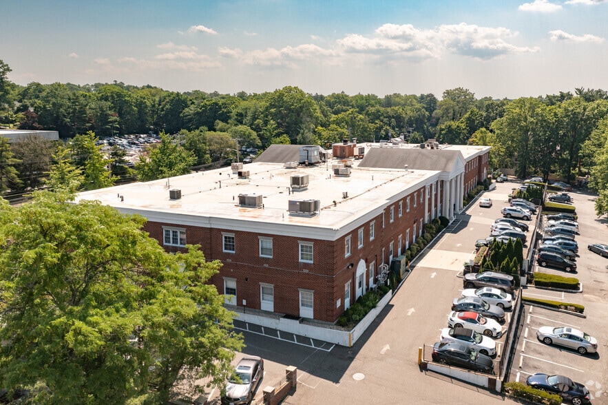 More Photos Of 560 Northern Blvd, Great Neck Medical For Lease