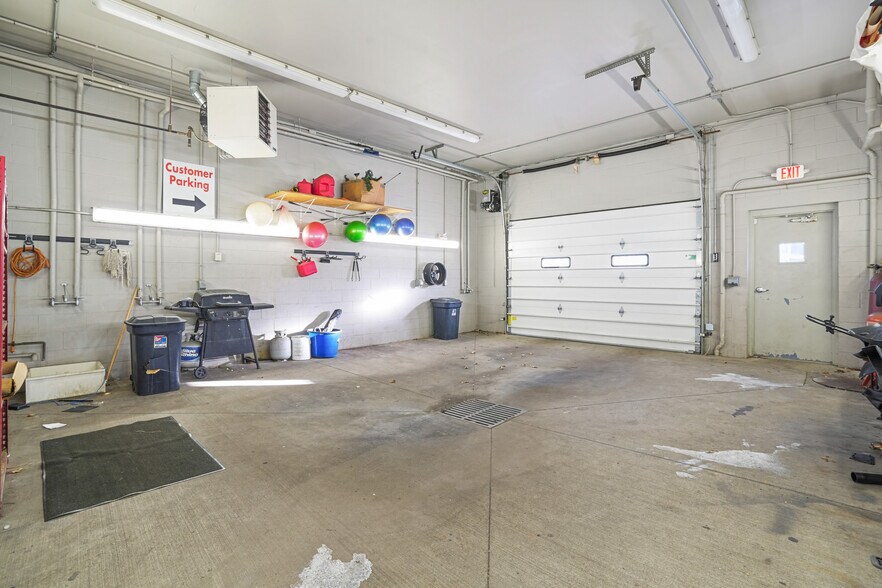 More Photos Of 2380 Morse Rd, Columbus Freestanding For Sale