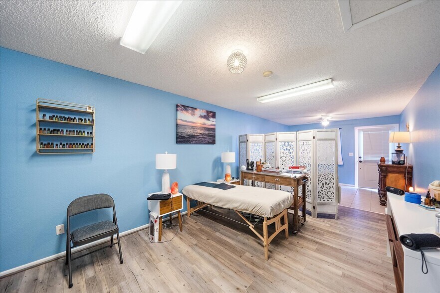 More Photos Of 3932 Swift Rd, Sarasota Office For Sale
