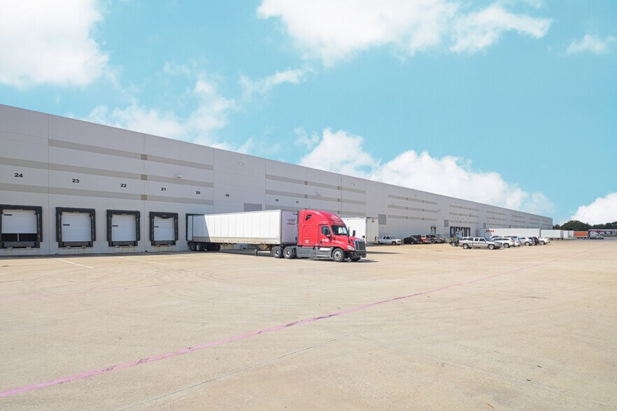 More Photos Of 3501 Sandshell Dr, Fort Worth Warehouse For Lease