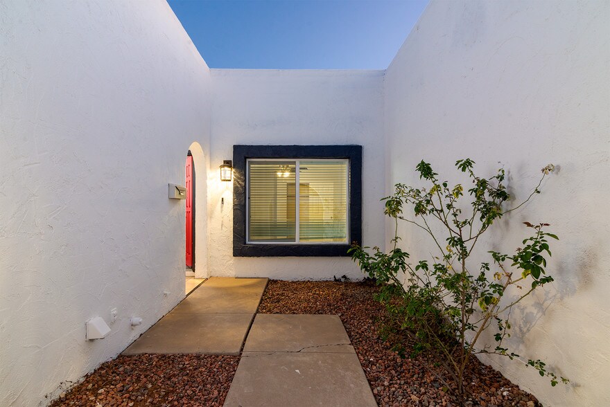 More Photos Of 515 W Pebble Beach Dr, Tempe Specialty For Sale